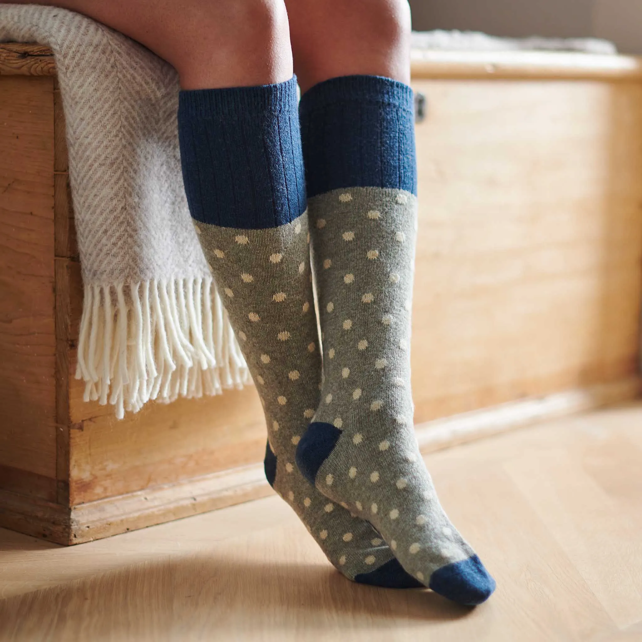 Ladies Pear Green Small Spot Lambswool Knee Socks